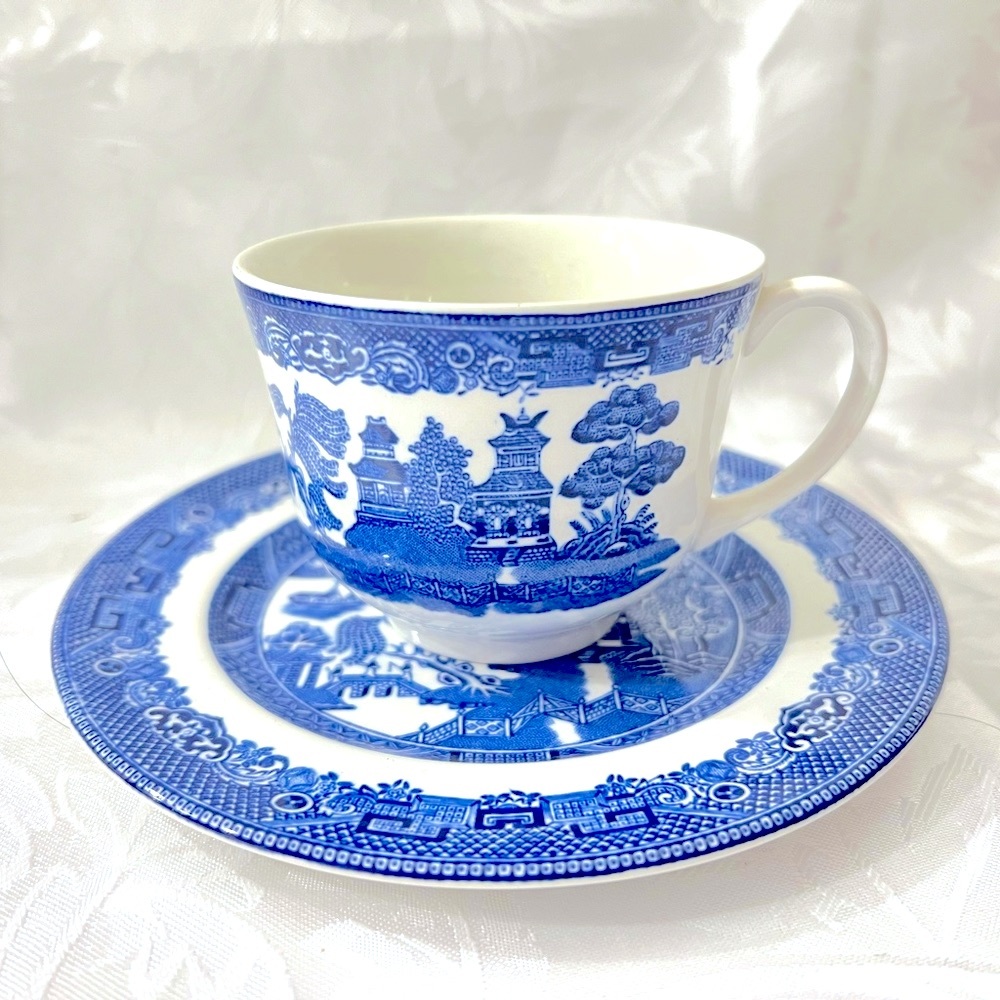 12 PC Vintage Johnson Brothers England set of 4 Dinner plate, 4 teacup, 4 saucer